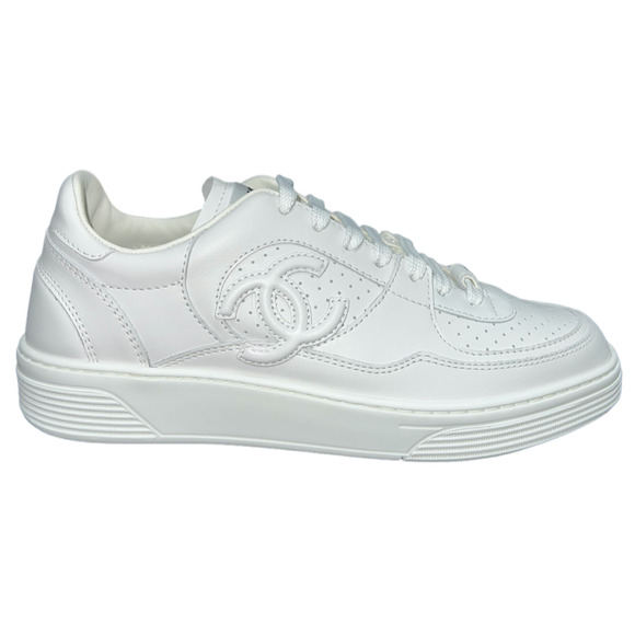CHANEL Shoes - Chanel 23A White Calfskin Leather CC Logo Tie Flat Runner Trainer Sneaker 37.5